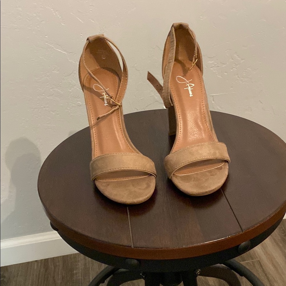 Chic Tan Heeled Sandals